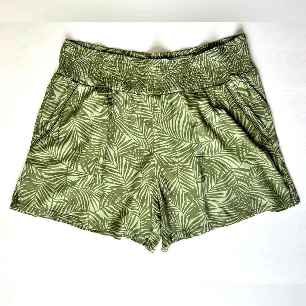 Three Dots Pull-on Shorts Green Palm Leaf Print SZ XL